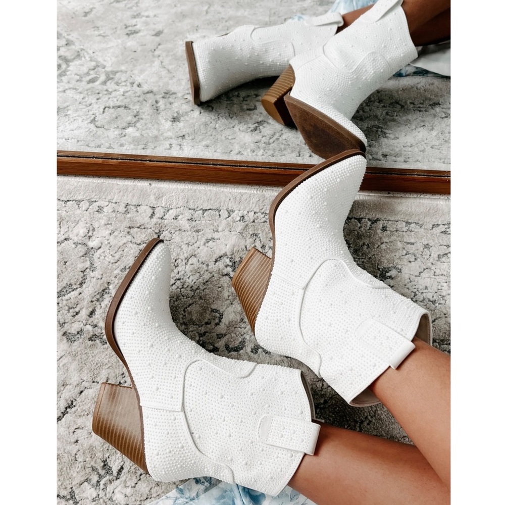 NEW Off White Western Style Pearled Cowboy Ankle Boots - Picture 2 of 11